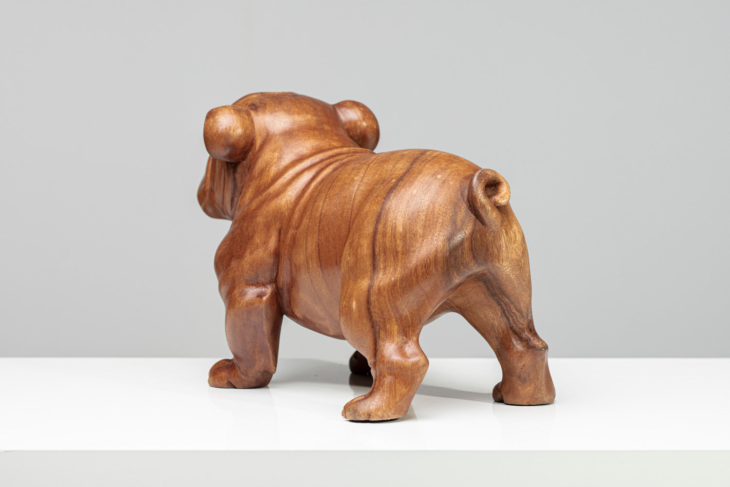 Skulptur "BULLDOGGEN WELPE" - Vollholz - Geschenk - Hund aus Holz - Deko - Holzdeko
