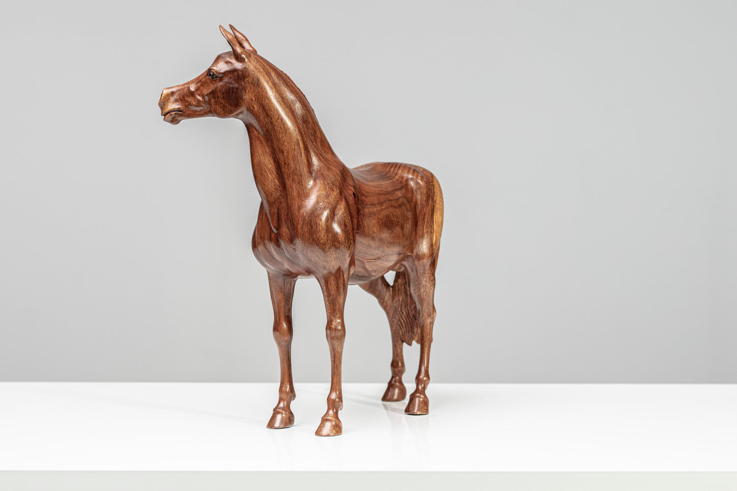 Pferdeskulptur "AVALON" | Vollholz